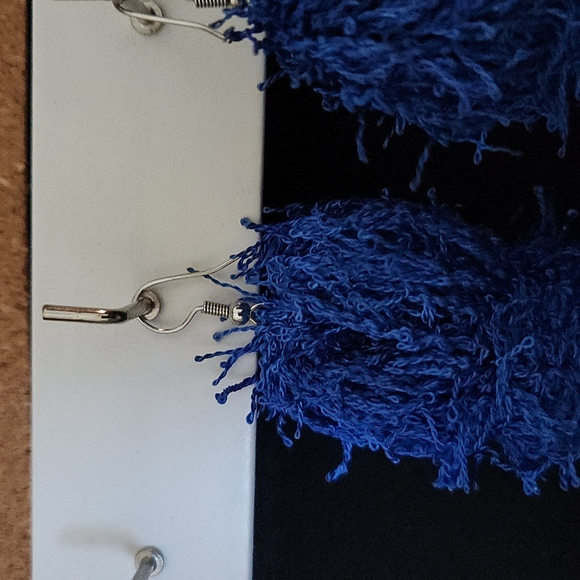 Handmade Shredded Yarn - Picture 3 of 3